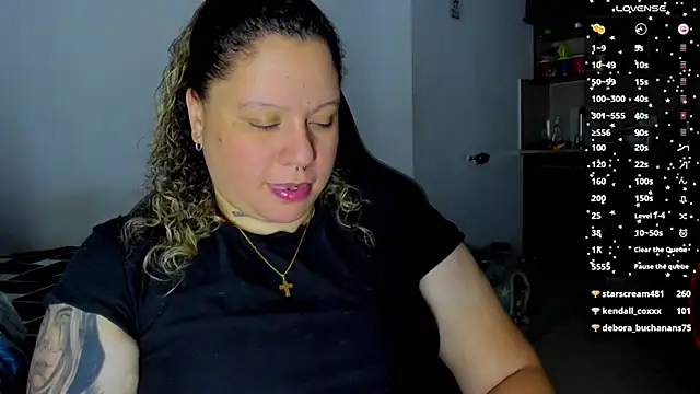 Snapshot of mariana_maze chatting on 12.21.24 mariana maze online show from 12.21.24