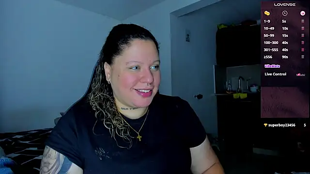 Snapshot of mariana_maze chatting on 12.28.24 mariana maze online show from 12.28.24