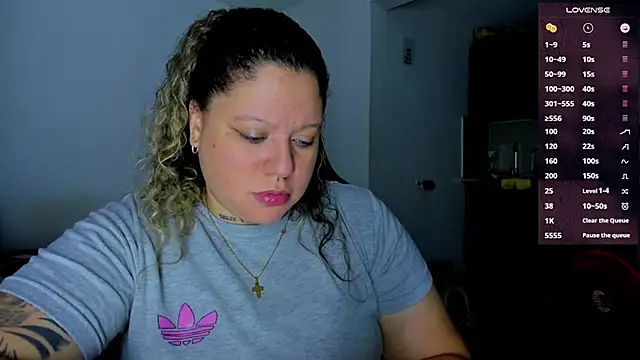 Snapshot of mariana_maze chatting on 12.29.24 mariana maze online show from 12.29.24