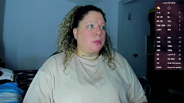 Snapshot of mariana_maze chatting on 01.13.25 mariana maze online show from 01.13.25