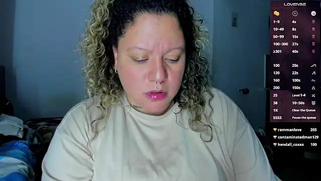 Snapshot of mariana_maze chatting on 01.13.25 mariana maze online show from 01.13.25