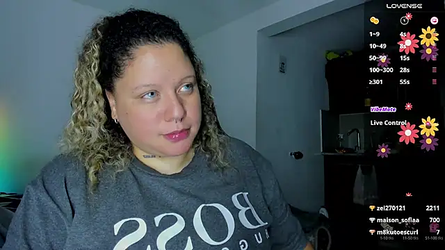 Snapshot of mariana_maze chatting on 02.17.25 mariana maze online show from 02.17.25