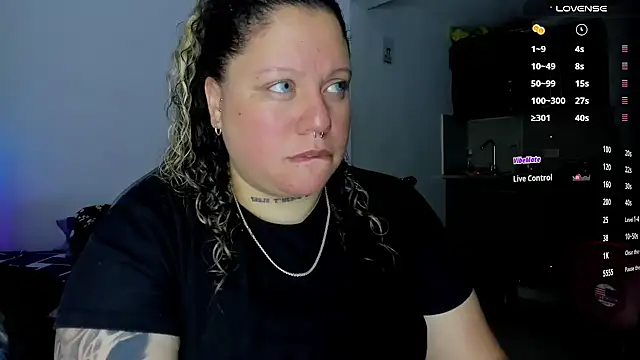 Snapshot of mariana_maze chatting on 02.22.25 mariana maze online show from 02.22.25