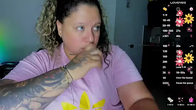 Snapshot of mariana_maze chatting on 03.06.25 mariana maze online show from 03.06.25