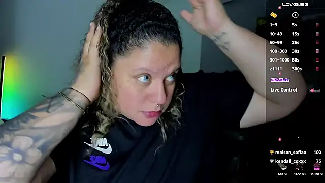 Snapshot of mariana_maze chatting on 03.21.25 mariana maze online show from 03.21.25