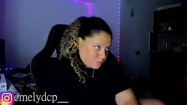 Snapshot of mariana_maze chatting on 09.25.25 mariana maze online show from 09.25.25