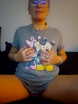 Steffi45 online show from 10.21.25