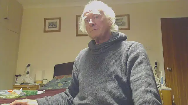 Snapshot of WaverlyKernow chatting on 12.07.24 WaverlyKernow online show from 12.07.24