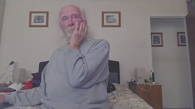 Snapshot of WaverlyKernow chatting on 05.19.26 WaverlyKernow online show from 05.19.26