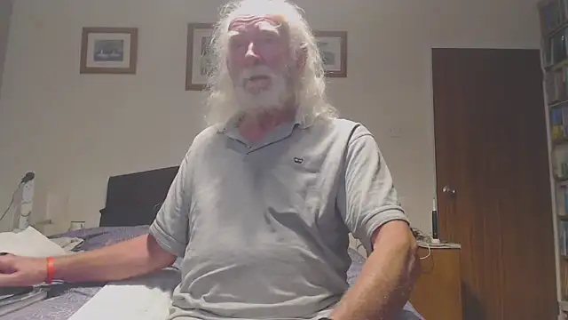 Snapshot of WaverlyKernow chatting on 06.17.26 WaverlyKernow online show from 06.17.26