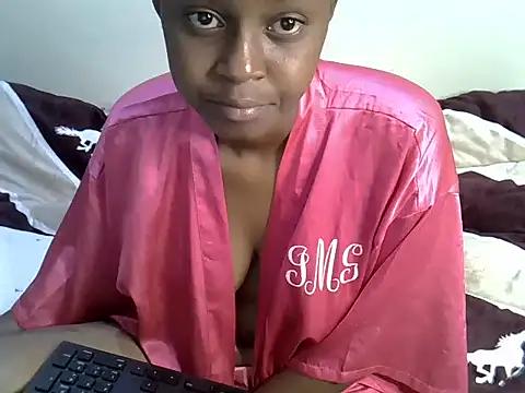 Snapshot of chocolate_panther chatting on 10.06.25 chocolate panther online show from 10.06.25