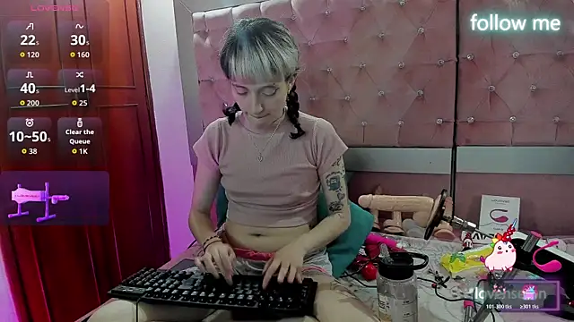 Snapshot of neeko_princes chatting on 11.14.25 neeko princes online show from 11.14.25