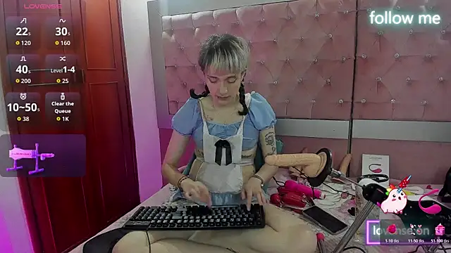 Snapshot of neeko_princes chatting on 11.18.25 neeko princes online show from 11.18.25