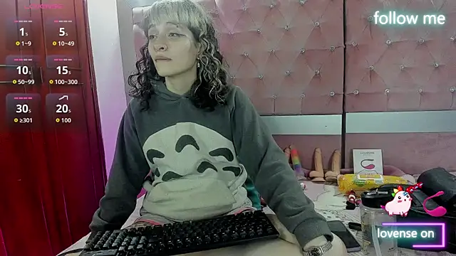 Snapshot of neeko_princes chatting on 11.28.25 neeko princes online show from 11.28.25
