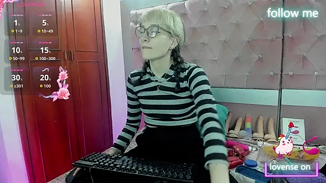 Snapshot of neeko_princes chatting on 12.22.25 neeko princes online show from 12.22.25