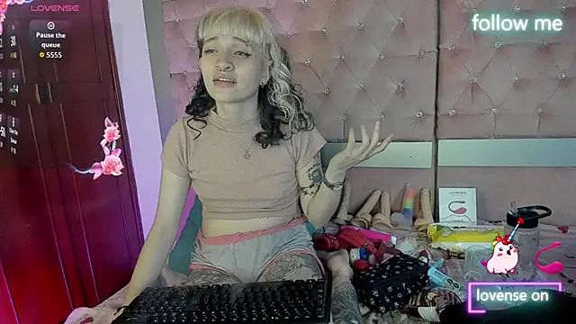 Snapshot of neeko_princes chatting on 04.20.26 neeko princes online show from 04.20.26