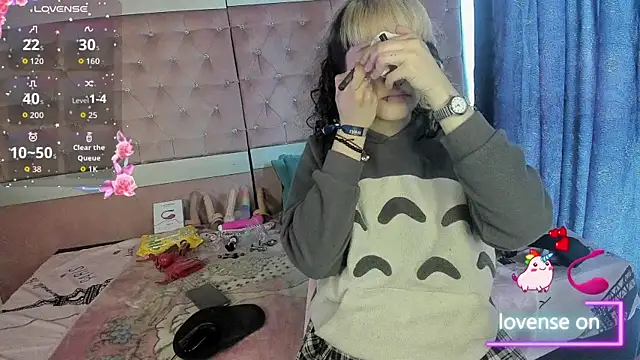 Snapshot of neeko_princes chatting on 06.23.26 neeko princes online show from 06.23.26
