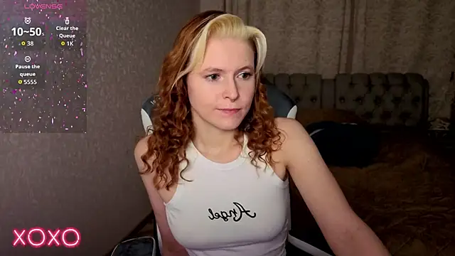 Snapshot of rocky_foxy chatting on 10.23.25 rocky foxy online show from 10.23.25