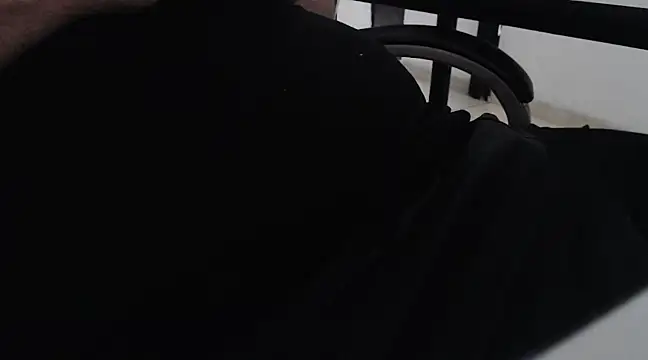 Snapshot of johndiaz23 chatting on 02.12.25 johndiaz23 online show from 02.12.25