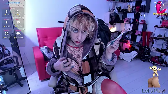 Snapshot of GinaMiracle chatting on 10.12.25 GinaMiracle online show from 10.12.25