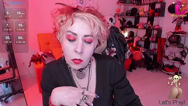 Snapshot of GinaMiracle chatting on 10.28.25 GinaMiracle online show from 10.28.25