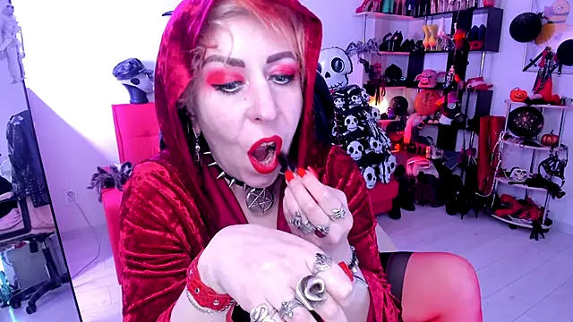 Snapshot of GinaMiracle chatting on 10.30.25 GinaMiracle online show from 10.30.25