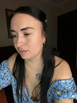 Snapshot of Roxana_Bell chatting on 10.27.25 Roxana Bell online show from 10.27.25