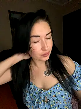 Snapshot of Roxana_Bell chatting on 11.10.25 Roxana Bell online show from 11.10.25