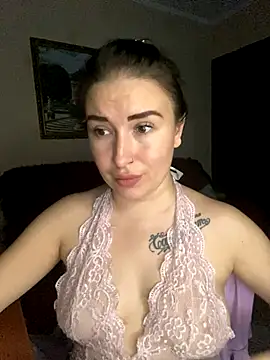 Snapshot of Roxana_Bell chatting on 11.12.25 Roxana Bell online show from 11.12.25