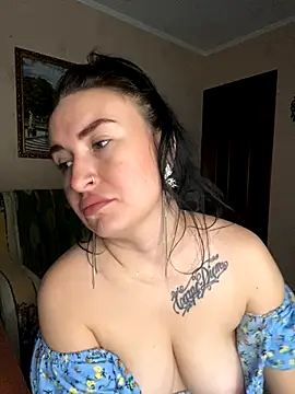 Snapshot of Roxana_Bell chatting on 11.22.25 Roxana Bell online show from 11.22.25