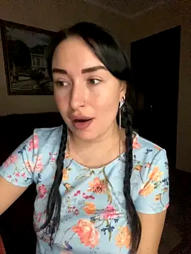 Snapshot of Roxana_Bell chatting on 11.27.25 Roxana Bell online show from 11.27.25