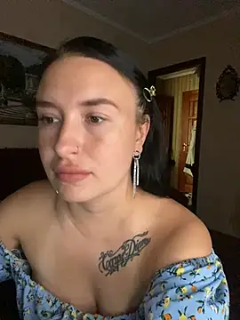 Snapshot of Roxana_Bell chatting on 06.13.26 Roxana Bell online show from 06.13.26