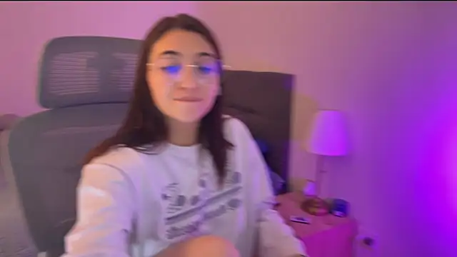 zoe moon18 online show from 10.17.25