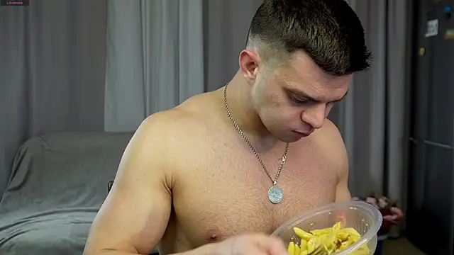 Snapshot of danielkraigforu chatting on 12.12.24 danielkraigforu online show from 12.12.24