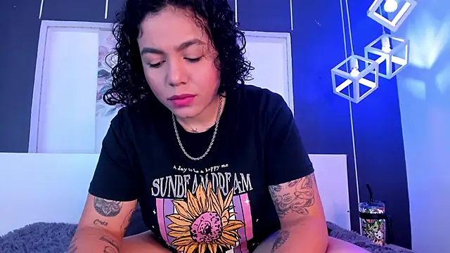 Snapshot of Alexxxholy chatting on 12.31.24 Alexxxholy online show from 12.31.24