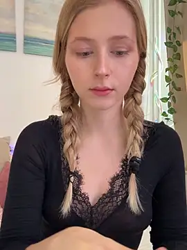 LunaRase online show from 10.08.25