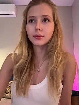 Snapshot of LunaRase chatting on 06.24.26 LunaRase online show from 06.24.26