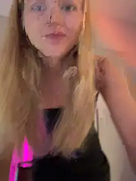 Snapshot of LunaRase chatting on 07.18.26 LunaRase online show from 07.18.26