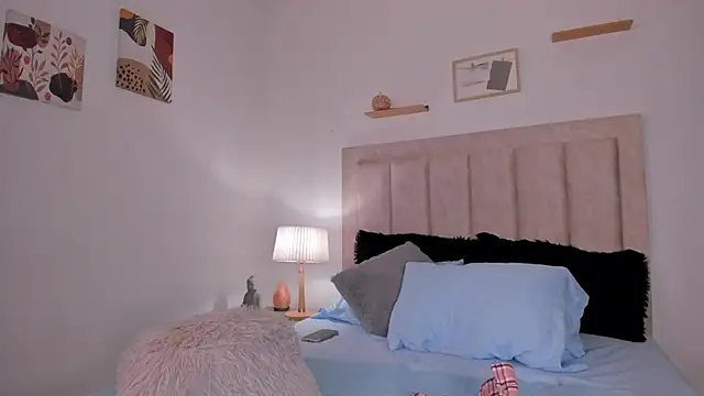 Snapshot of Avaline_Blancx chatting on 01.25.25 Avaline Blancx online show from 01.25.25