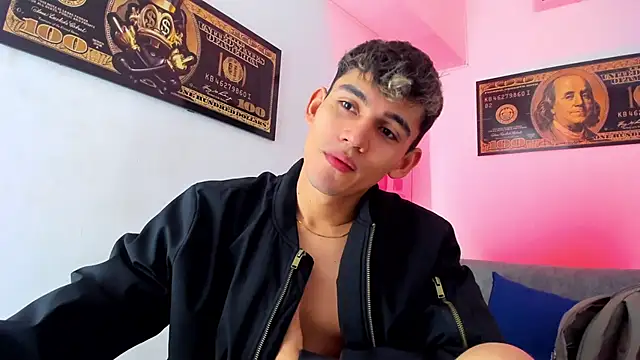 Snapshot of EstebanPerez_ chatting on 12.28.24 EstebanPerez online show from 12.28.24