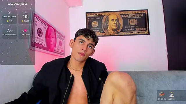 Snapshot of EstebanPerez_ chatting on 12.28.24 EstebanPerez online show from 12.28.24