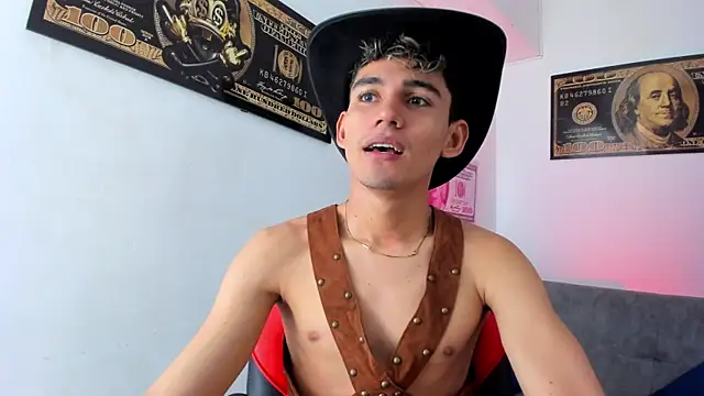 Snapshot of EstebanPerez_ chatting on 12.30.24 EstebanPerez online show from 12.30.24