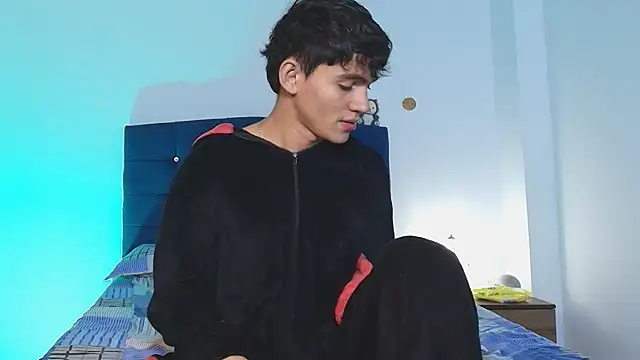 Snapshot of EstebanPerez_ chatting on 03.19.25 EstebanPerez online show from 03.19.25