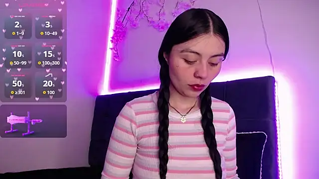 Snapshot of nea-w chatting on 10.04.25 nea-w online show from 10.04.25