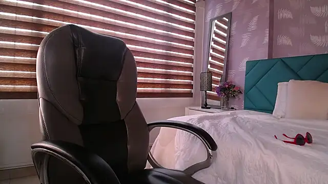 Snapshot of Moony_14 chatting on 03.08.25 Moony 14 online show from 03.08.25