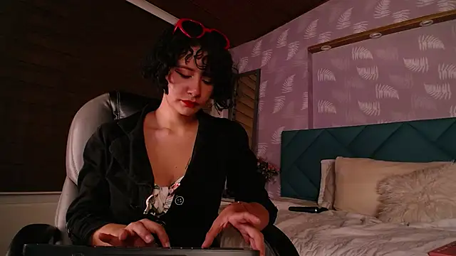 Snapshot of Moony_14 chatting on 03.08.25 Moony 14 online show from 03.08.25