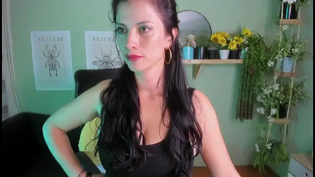 Aliiz 01 online show from 12.14.24