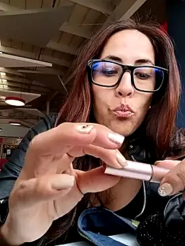 Snapshot of Lena-32 chatting on 01.28.25 Lena-32 online show from 01.28.25