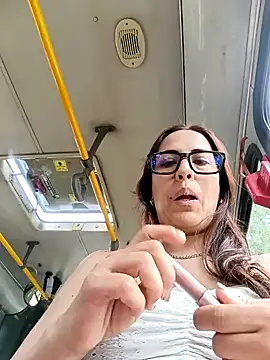 Snapshot of Lena-32 chatting on 01.29.25 Lena-32 online show from 01.29.25