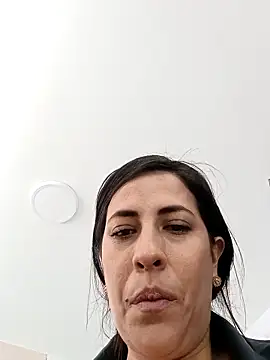 Snapshot of Lena-32 chatting on 12.17.25 Lena-32 online show from 12.17.25